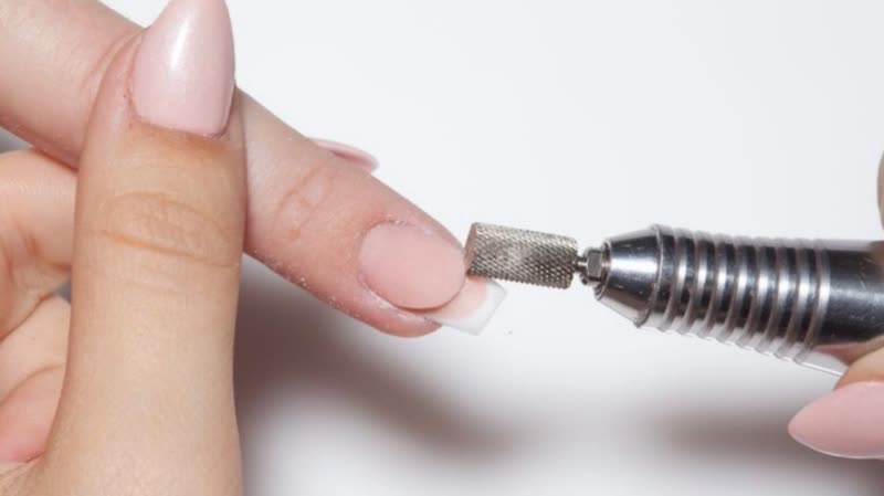 سوهان‌کشی زیاد و نادرست ناخن ها